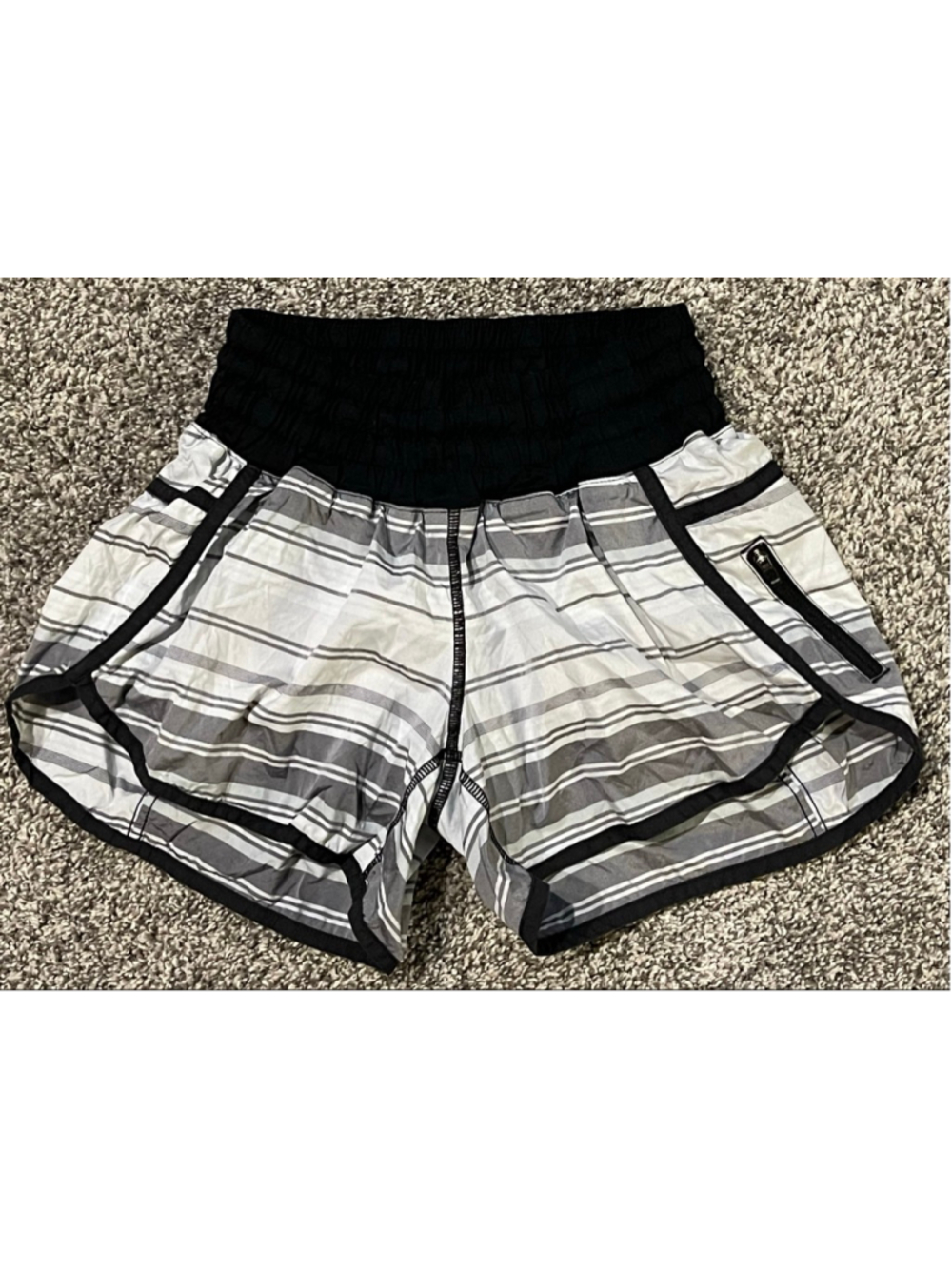 Lululemon Women’s Tracker Short II, size 6, 4” Inseam, Fair condition